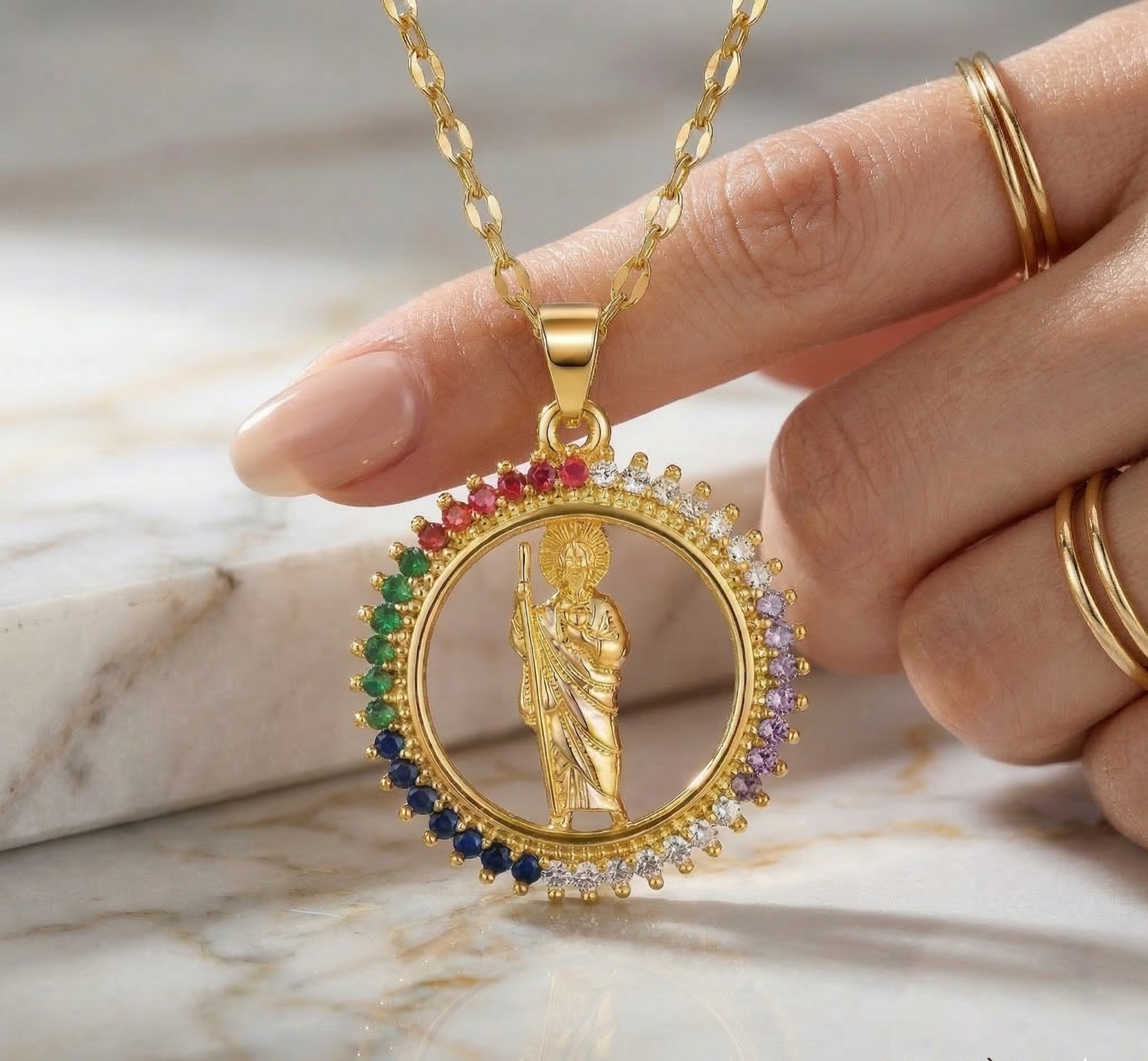 Medalla San Judas Tadeo Baño en Oro 18K Un símbolo de Fe y Esperanza